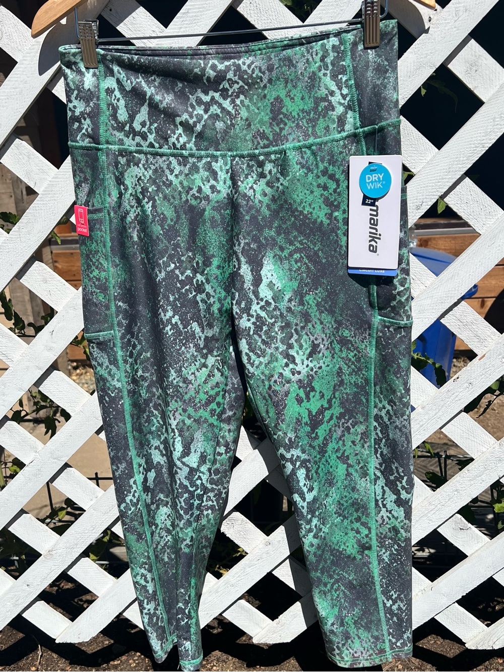 NWT Marika Circuit Luxe Capri Leggings Green Snakeskin Pocket XL Medium Dry Wik